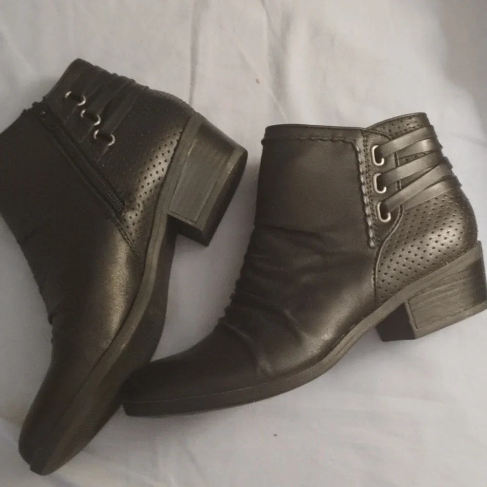 Baretrap Boots! Worn Once!